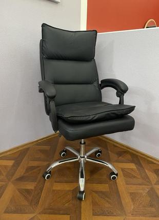 Офісне крісло