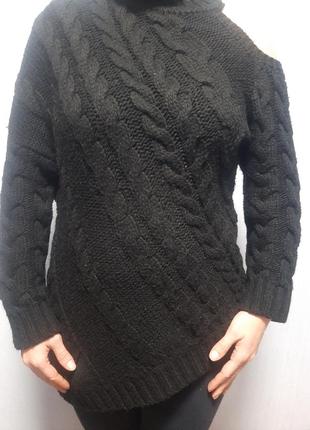 Вязаный свитер с открытым плечом1 фото