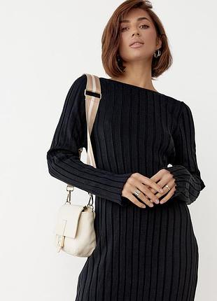 Женское платье-миди в рубчик