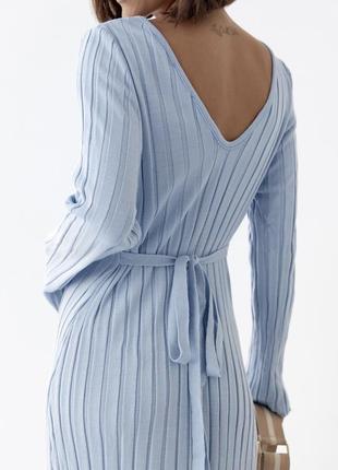 Женское платье-миди в рубчик