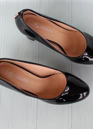 Черные туфли 39 размера на устойчивом каблуке2 фото