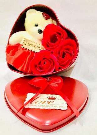 Подарунковий набір із мильною квіткою з 3 трояндами 1 ведмедик червоний3 фото