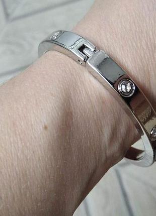 Браслет с камнями в стиле cartier.