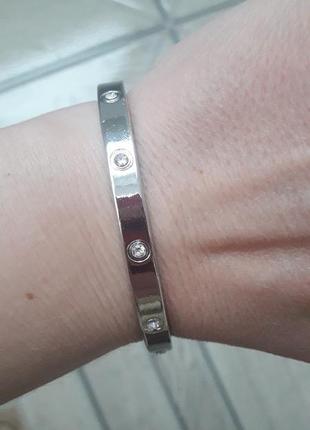 Браслет с камнями в стиле cartier.