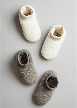 Домашние комнатные тапочки на овчине zara бежевые молочные светлые