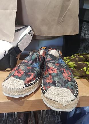 Взуття жіноче