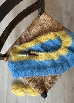 Базовый жёлто-голубой свитер оверсайз3 фото