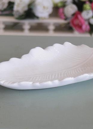 Декоративна тарілка - перо милі біла кераміка l21см гранд презент 3914900-1 длин. перо1 фото