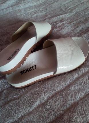 Schutz. оригинал  женские белые кожаные слайдеры