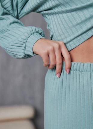 Женский стильный домашний комплект двойка штаны и кофточка в широкий рубчик цвет фисташковый одежда для сна3 фото