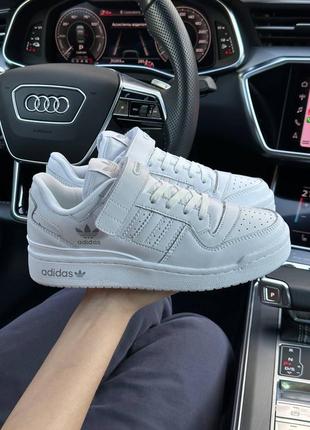 Жіночі кросівки adidas originals forum 84 low / адідас / демісезонні / весняні, літні, осінні / взуття / шкіра, замша / білі, чорні, сірі