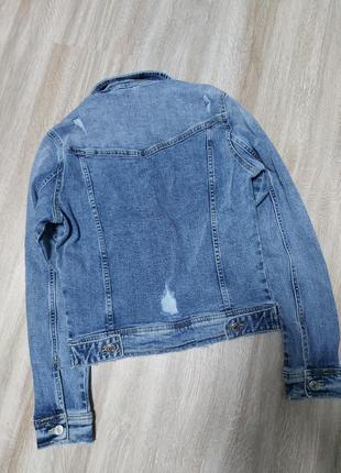 Крутая джинсовая курточка!! размер s.или подростка...4 фото