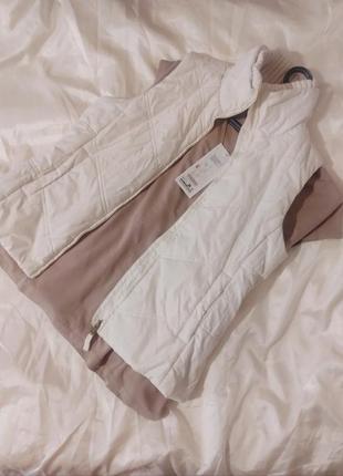 Белая женская жилетка