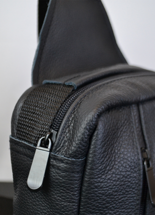 Сумка мужская - кожаная, нагрудная сумка слинг кожаная черная на 3 кармана7 фото