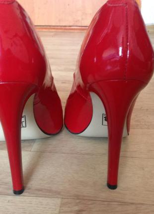 Очень красивые туфли-лодочки красного цвета, польской фирмы best but1 фото