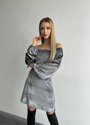 Оксамитова сукня зі спущеними плечима2 фото