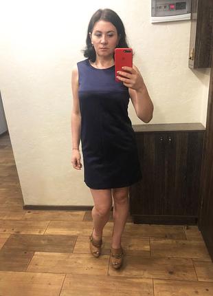 Темное синее платье прямого силуэта с кармашками1 фото