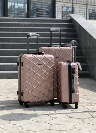 Якісна валіза ,польша ,противоударний пластик ,усі розміри ,кодовий замок ,wings2 фото
