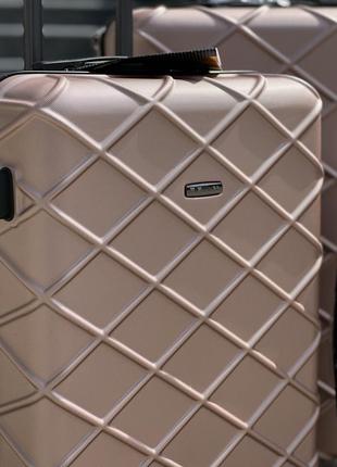 Якісна валіза ,польша ,противоударний пластик ,усі розміри ,кодовий замок ,wings4 фото