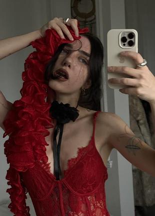 Червоний обʼємний шарфик