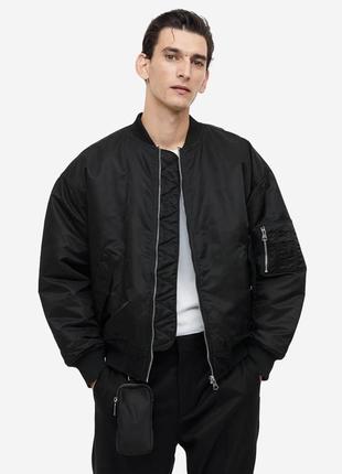 Нейлоновая куртка-бомбер в черном цвете h&m