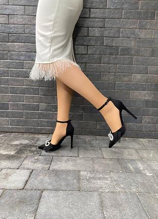 Туфлі на високому каблуку чорні