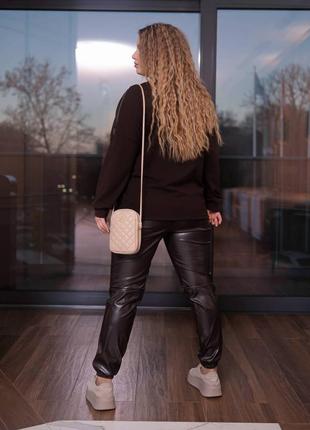 Стильный женский костюм с кожаными брюками6 фото
