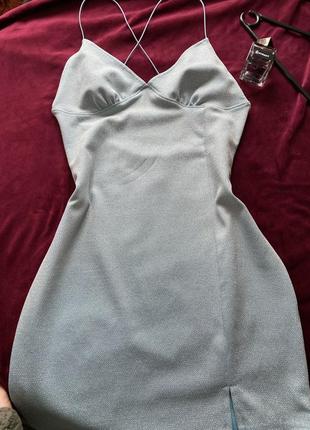 Розкішна сукня з відкритою спинкою3 фото