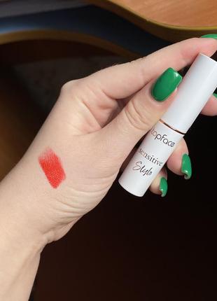 Topface - червона помада для губ "sensitive - stylo lipstick" pt157 - 010, 3,5 г3 фото