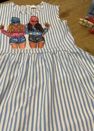 Очень легкое и красивое платье с аппликацией