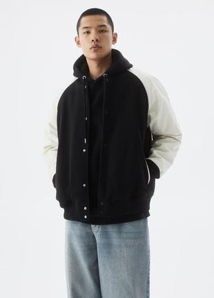 Куртка-бомбер с яркими вставками pull&bear