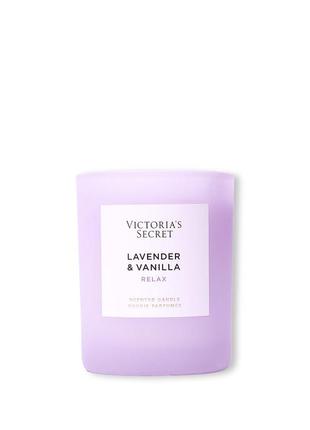 Ароматическая свеча natural beauty lavander and vanilla victoria's secret