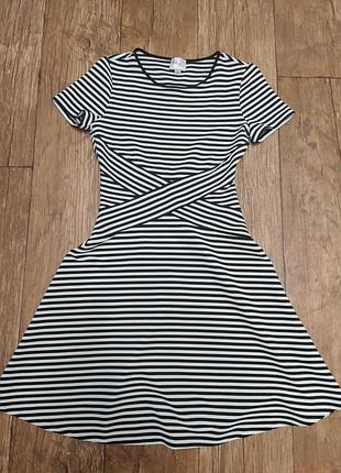 Сукенка з коротким рукавом в чорну смужку