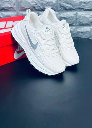 Женские кроссовки nike белые