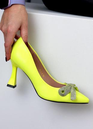 Молодіжні світлі туфлі, в жовтому неоновому кольорі, з декором бантик, гладка еко шкіра 36,37,38,39,10 фото