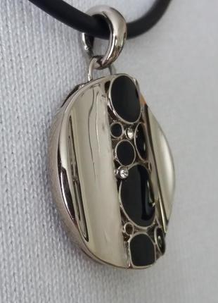 Подвеска круглая крупная кулон на каучуковом шнурке
