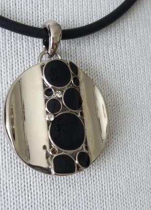 Подвеска круглая крупная кулон на каучуковом шнурке