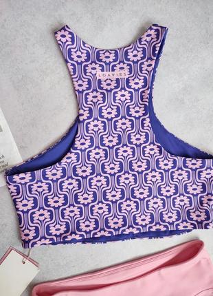 Спортивный женский фиолетовый кроп топ майка с цветочным принтом3 фото