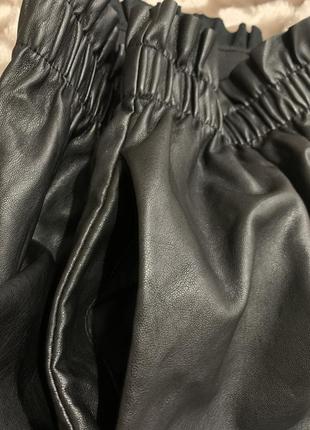 Юбка эко кожаная черная с карманом h&amp;m4 фото