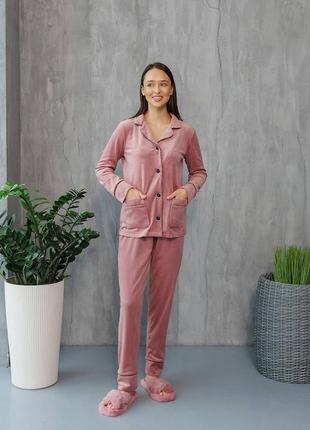Велюровая пижама на пуговицах