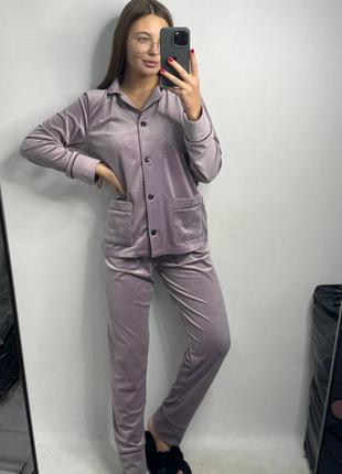 Плюшевая пижама на пуговицах