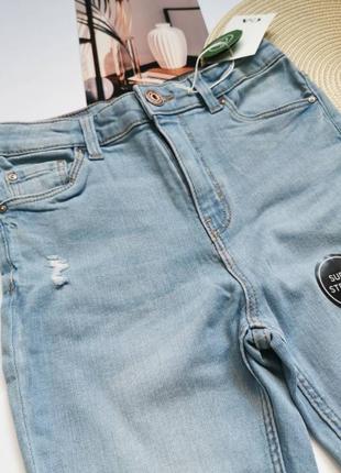 Стильные джинсы с потертостями4 фото