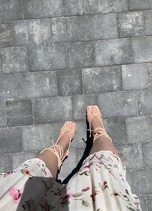 Босоніжки на високому каблуку7 фото