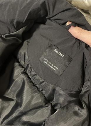 Черная куртка дутик пуфер укороченная bershka7 фото