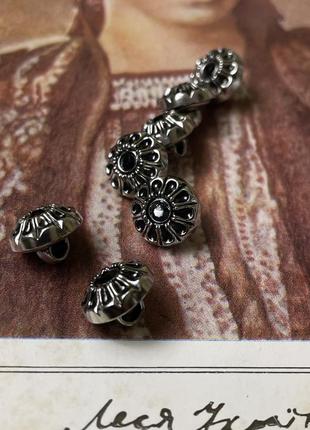 Австрія вінтажні красиві металеві випуклі ґудзики з камінцем  на ніжці набір вінтажних ґудзиків квітка 8 шт8 фото