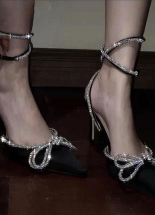 Туфли черные замшевые с бантиками стразами камешки на каблуке1 фото
