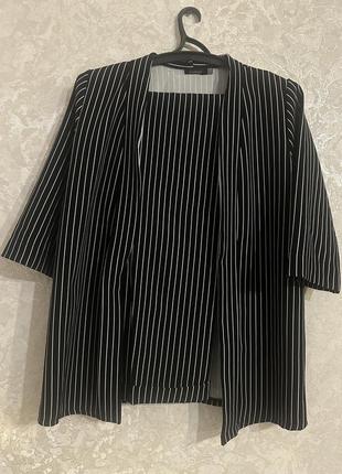 Костюм в полоску