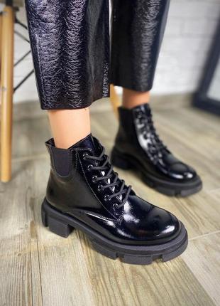 Кожаные лаковые ботинки на шнуровке из натуральной кожи
