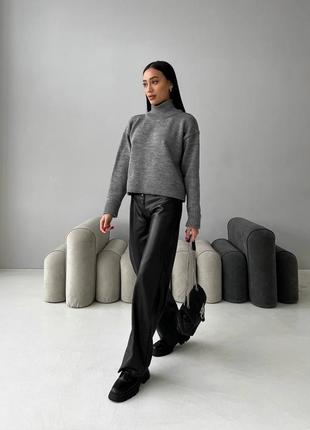 Теплый женский свитер из шерсти классический5 фото