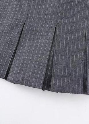 Серая мини юбка-шорты от zara, серые трендовые скорты плиссе2 фото